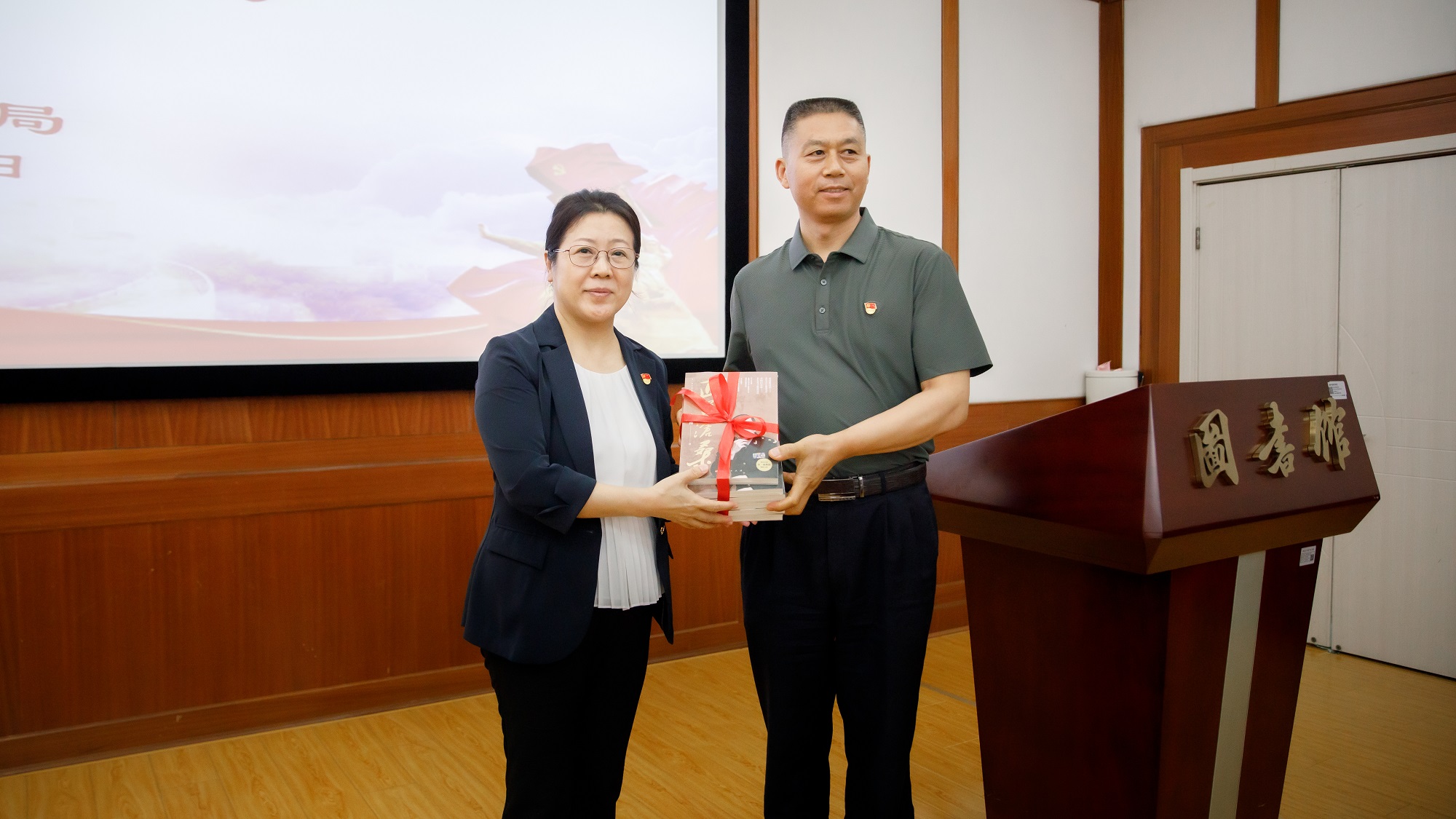 07向复转军人赠书-1 07向复转军人赠书-1